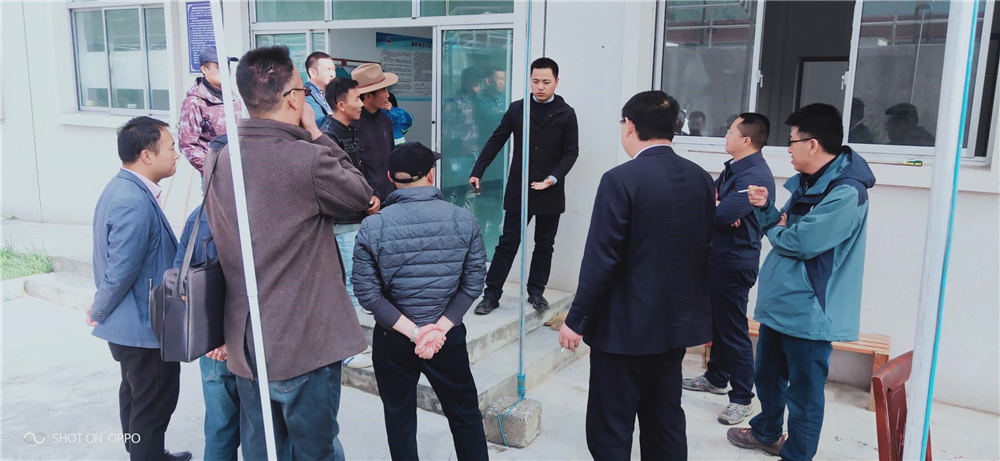 西南督查組在自治區(qū)、日喀則市、吉隆縣、吉隆鎮(zhèn)有關(guān)領(lǐng)導(dǎo)的陪同下對吉隆鎮(zhèn)污水處理廠檢查工作