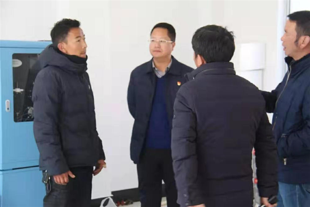 吉隆縣縣委副書記、縣長胡紅等領(lǐng)導班子進行檢查和指導工作